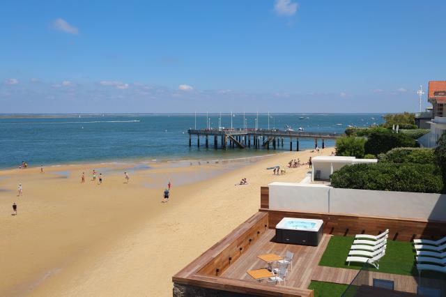 Le rooftop de l'hôtel Les Vagues, à Arcachon. 