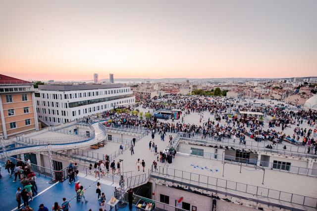 Le toit-terrasse de la Friche à Marseille.