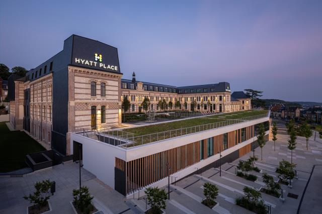 Le Hyatt Place Rouen, ouvert dans une ancienne école normale.