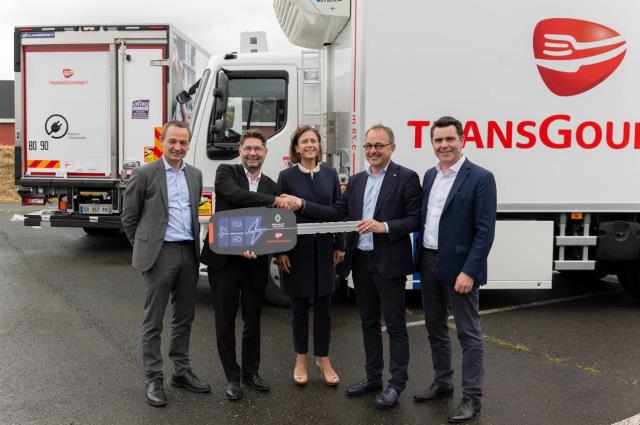 De gauche à droite : Clément Lubin (directeur Supply Chain), Christophe Martin (DG Renault Trucks France), Edith Hertz (vice-présidente Transgourmet France), Yves Cebron de Lisle (DG délégué) et David Legendre (DG opérations).