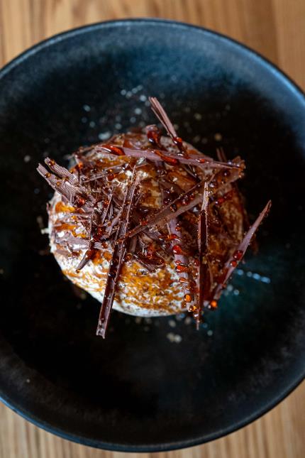 La recette du chef étoilé Théo Fernandez à L'Auberge de la Forge, Prix du Jeune chef Michelin : Dans l’esprit d’un opéra, café du Brésil, Pedro Ximenez et fèves de Tonka