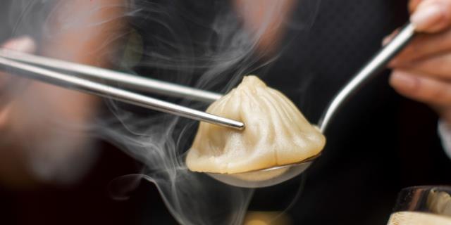 Chez Madame Fan, le xiao long bao se décline au porc ou au chocolat.