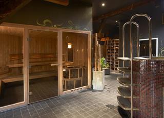 Une cabine de sauna traditionnel.