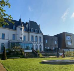 Le Domaine du Liziec, à Vannes, a conservé ses façades traditionnelles auxquelles s'ajoutent des extensions plus modernes.