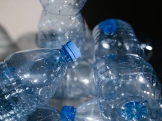 92% des sondés sont conscients de l’effet néfaste des bouteilles en plastique sur l’environnement.
