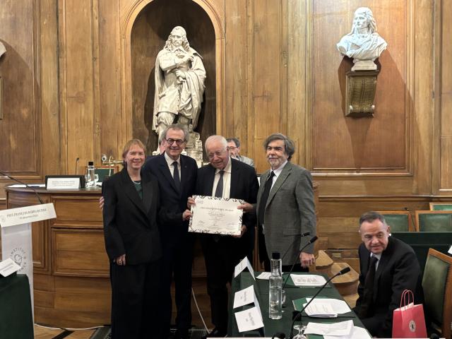 Mary Hyman, Laurent Gardinier, Président de Relais & Châteaux, Jean-Robert Pitte, Président de la Fondation européenne pour le patrimoine alimentaire-Institut de France et Philip Hyman. 