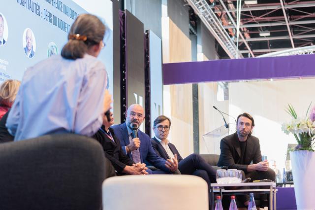 De gauche à droite : Jean-Jacques Morin, directeur général adjoint du groupe Accor , Charles-Antoine Duron, directeur Tourisme et mobilité chez Google France, et Olivier Bon, cofondateur de l’Experimental Group.