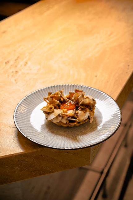 Champignon de Paris rosé, oeuf confit au soja - Atelier d'André.