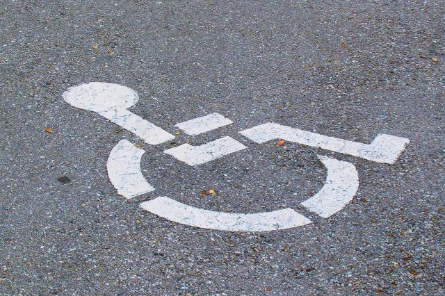 Contrairement aux idées reçues, moins de 1,5 % des personnes en situation de handicap sont en fauteuil roulant 