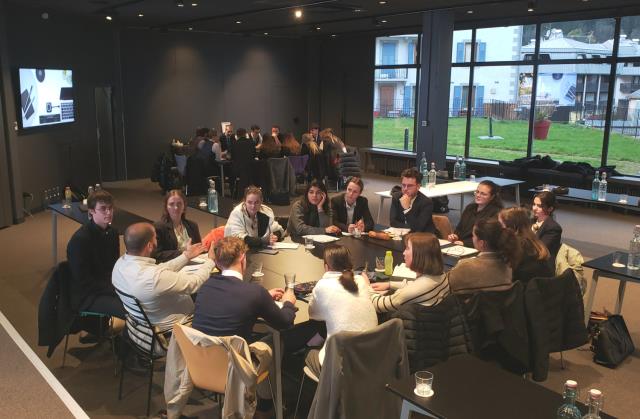 tables rondes lors desquelles les étudiants ont échangé sur certaines thématiques 