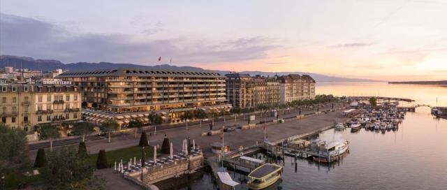 L’hôtel Fairmont Genève est situé sur les rives du Léman. 