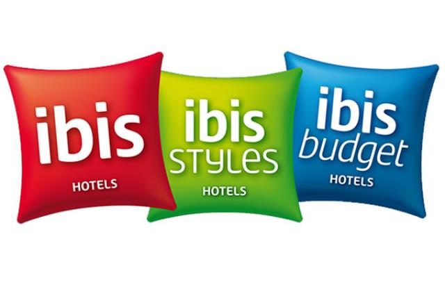 Avec ses trois déclinaisons, ibis reste la marque hôtelière la plus connue. 