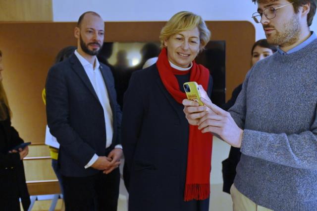 Visite de Nathalie Delattre, ministre déléguée chargée du Tourisme, au Pullman Paris Bercy.