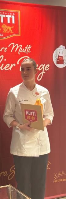 Dans la catégorie gastronomie française, c'est Oriane Fraccola qui remporte le trophée du concours Le Tablier Rouge de Mutti.