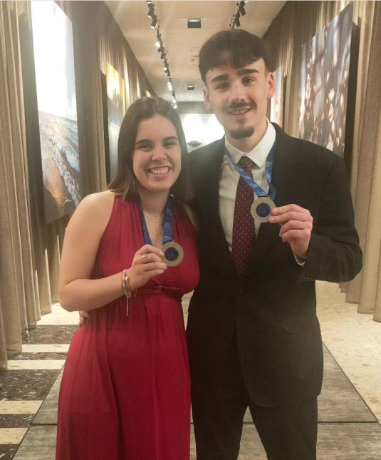 Capucine Corvé et Raphaël Fouchard, du lycée Yvon Bourges, ont obtenu une médaille d'argent dans les épreuves de Strategic Thinking et Restaurant