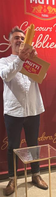 Antonello Cabras arrive à la première place de la catégorie gastronomie du monde de la première édition du concours Le Tablier Rouge, de Mutti.