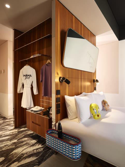 Chambre et salle de bains du Mama Shelter Dubai. 