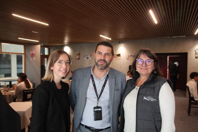 Au lycée des métiers Sainte-Thérèse du Mans, Jérôme Lebert et son équipe (ici Agathe Poirier et Isabelle Dumont) cherchent à donner des responsabilités aux élèves.