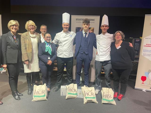 De gauche à droite : Chantal Wiitman, membre du jury, Catherine Querard, présidente nationale GHR, Andréa Martinez, Elie Vidal, Maury Louis, Simon Gouedard et Sandrine Boux, présidente GHR Poitou-Charentes. 