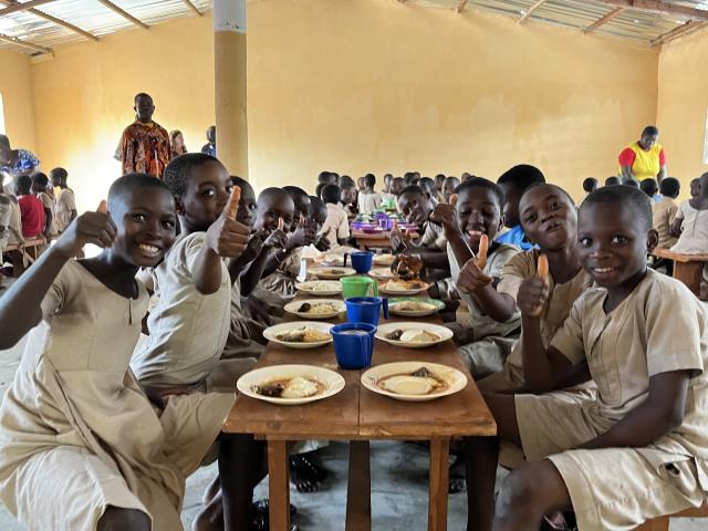 Restaurants Sans Frontières favorise la construction de cuisines et cantines scolaires dans des régions défavorisées. Ici, au Togo. 