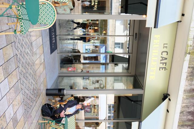 Le Café Feuillette vient d'ouvrir en plein centre-ville de Tours, en lieu et place de l'ancienne poste. 