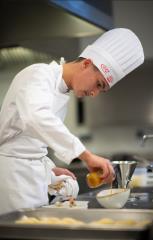 Apprenti BAC PRO Cuisine du CFA CCI Le Mans en action