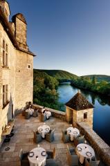 FACE À LA DORDOGNE – Le Château de la Treyne compte 18 chambres et une table étoilée.