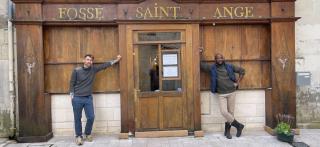 Johann Leclercq et Collis Bastel ont repris le restaurant Fossé Saint-Ange, à Richelieu, en janvier 2024