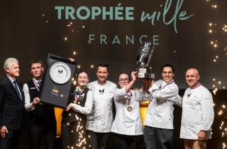 Les vainqueurs du Trophée Mille 2024 entourés de leurs parrains