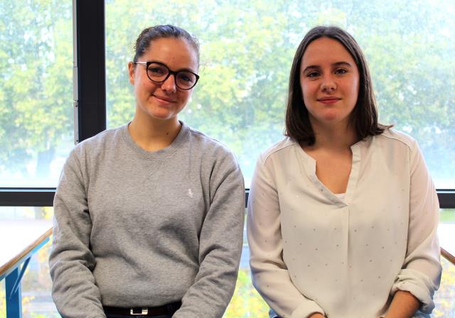 De gauche à droite : Gaëlle Blain et Orlane Colomina, étudiantes en licence pro « Métiers des arts culinaires et des arts de la table », à l'université d'Angers.