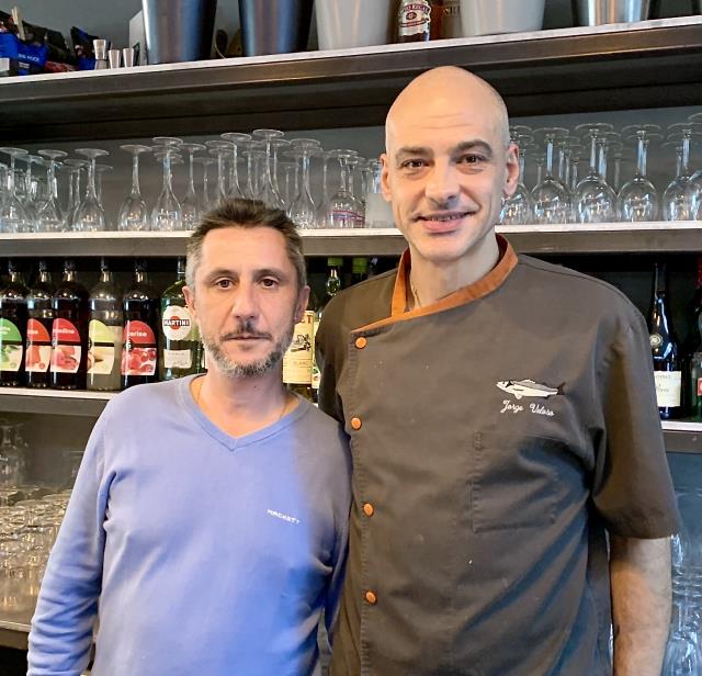 Yannis Pledel (à gauche) et son ami d'enfance, Jorge dit 'Jo', le cuisinier des Bars'Jo