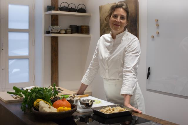 Emilie Félix-Getz, fondatrice de l'académie de formation de chefs Wayo présente l'art de cuisiner vivant, selon la tradition est-asiatique