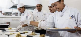 Une certification à la technique culinaire de la cuisine japonaise à l'étranger pour les élèves de...