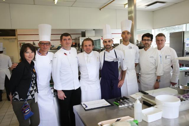 Sabine Masse, Alain Lecossec (Mof, Institut Paul Bocuse), William Jacquier (Mof,  Le Vivarais), Nicolas Sale (Ritz), le lauréat Geoffrey Jouillerot (M Restaurant), son commis, Pierre-Franck Salamon (Le Pirate) et Alex Tournade (Chez Alex).