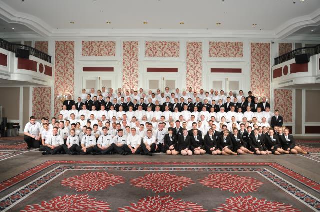 L'Equipe de France de la gastronomie et des maîtres du service au complet le 28 mars avec les deux classes BTS du lycée de Chamalières (63).