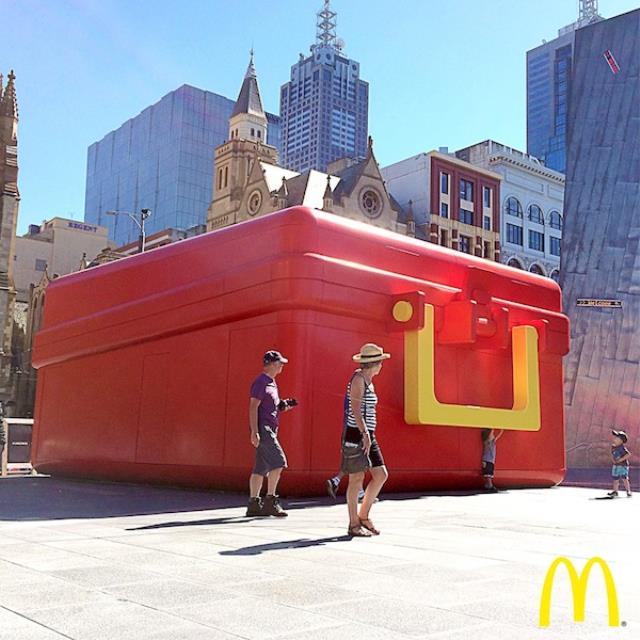 Exemple : C'est pour promouvoir ses wraps que McDonald's a imaginé un concept de pop up store dans les rues de Melbourne sous la forme d'une lunchbox.