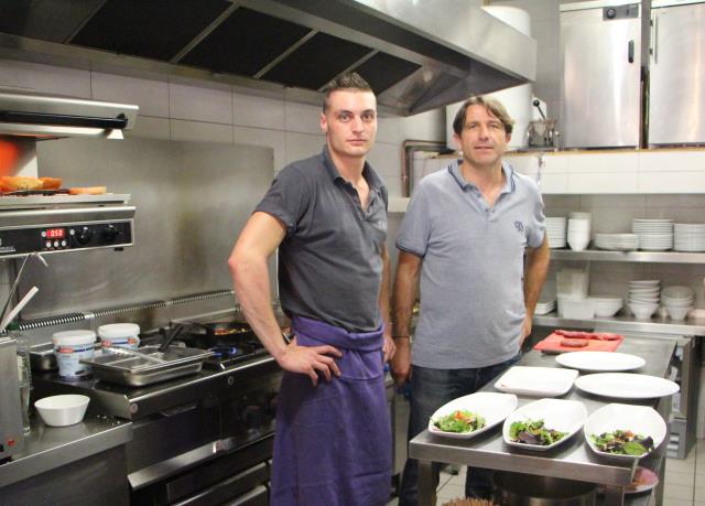 A gauche, le Chef Antoine Filleur du O'Callaghan Burger Restaurant et son patron Nicolas Creissels