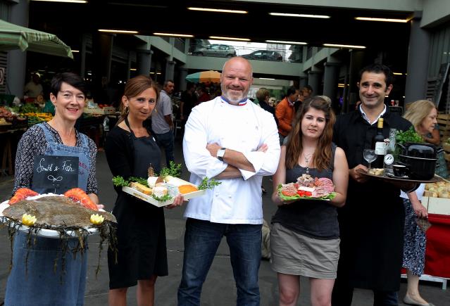 De g à d : Véronique Smith (La Poissonnerie), Valérie Barthe (La Ronde des Fromages), Philippe Etchebest, Coralie Beauvieux (Les Délices d'Antan) et Romain Bailly (Bistro Poulette).