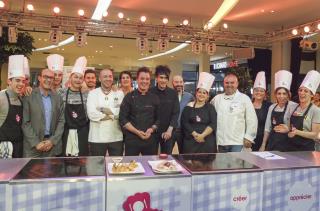 le jury entouré des deux équipes finalistes