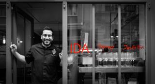 Le chef Denny Imbroisi dans son nouveau restaurant Ida, Paris XVe