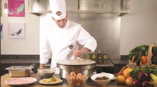 Olivier Maurin, expert cuisine de Patacrêpe, dans la vidéo expliquant le « fait maison », diffusée...