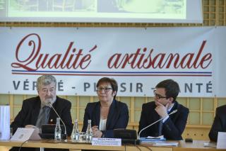 Claude Izard (à gauche) et Martine Pinville lors de l'assemblée générale des Cuisineries...