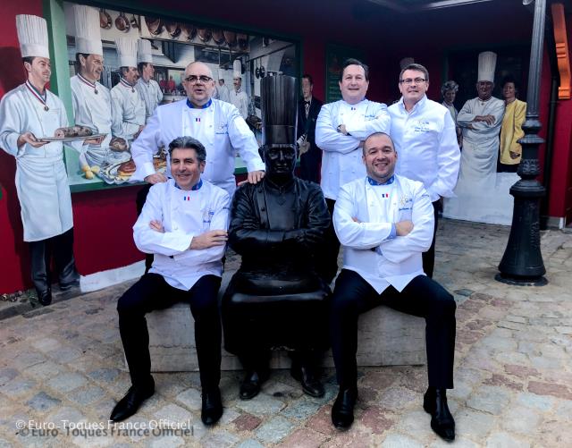 Le bureau national d'Euro-Toques France chez son fondateur Paul Bocuse.