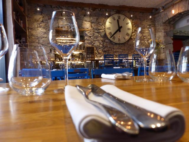 Chaises bleues de la famille Tordo, cuisine de territoire... le concept ancré dans l'histoire de Nice fait chaque jour le plein depuis son ouverture.