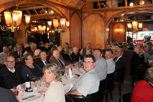 Les anciens du Camélia et amis de Jean Delaveyne en assemblée générale chez Sébillon à Neuilly.