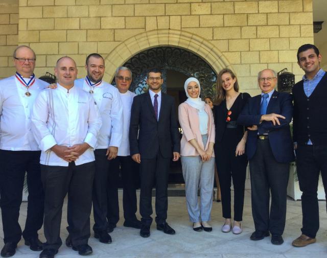 David Bertolotti, ambassadeur de France en Jordanie, entouré de Lucien Veillet Président de l'Académie Nationale de Cuisine , de François pozzoli MOF Boulanger, du Chef Alain Benon, de Guillaume Gomez, en compagnie de Chefs Jordaniens