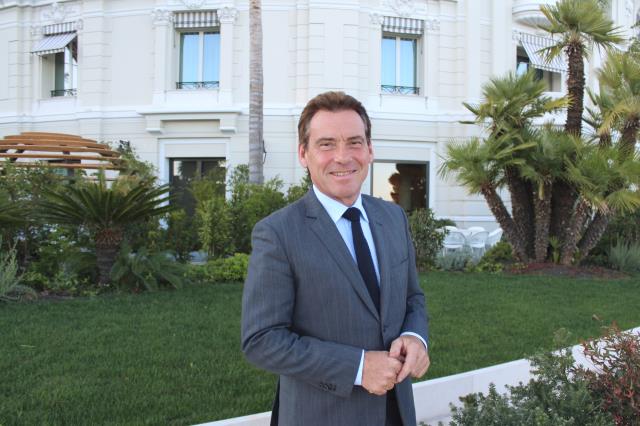 Didier Boidin devant la nouvelle rotonde de l'Hôtel de Paris à Monte-Carlo