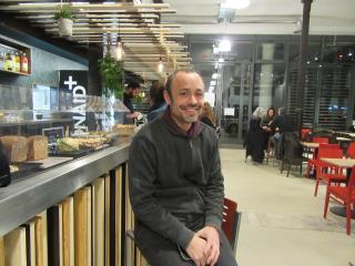 Axel Hernandez gère El Bar des Halles ainsi que le food court