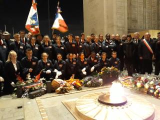 Les élèves, les professeurs, des anciens combattants et les membres de la section Seine et Marne de...