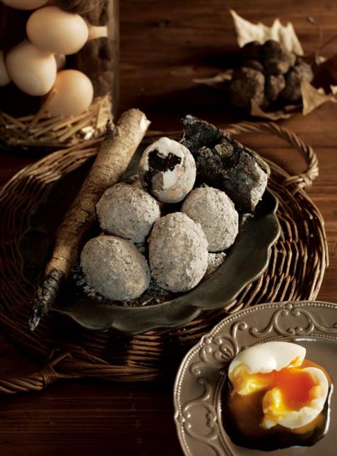 Oeuf de poule aux truffes noires cuit dans la cendre : Une recette de Nicolas Le Bec (Villa Le Bec, Shanghai)